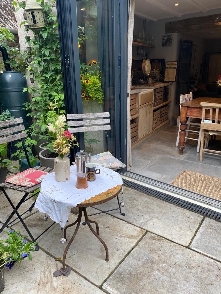 View-rear-yard-to-kitchen